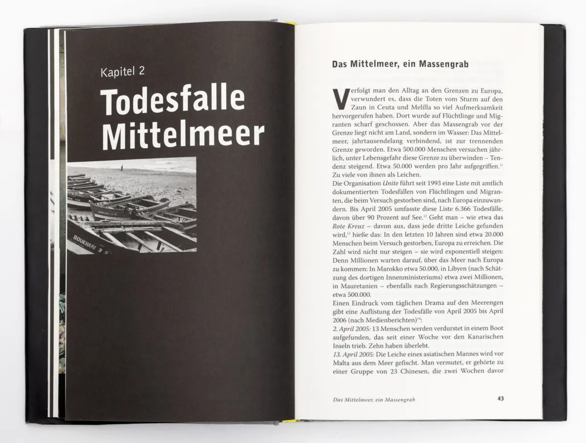 Open book spread; left page shows Todesfalle Mittelmeer with a small black-and-white photo of boats on a beach, right page contains German article.