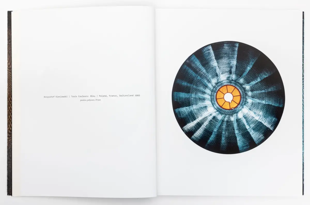 Open book spread; on the right page a large blue patterned circle with an orange center.