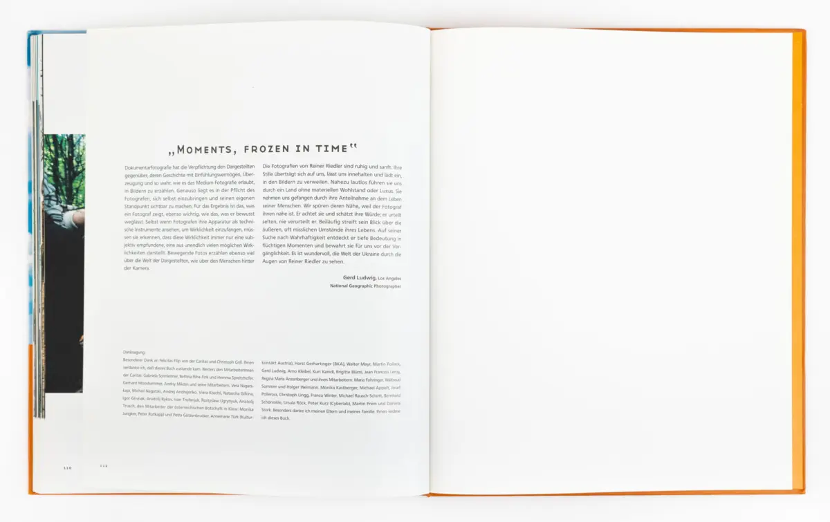 Open book spread; left page shows title Moments, frozen in time with German text and a small vertical tree photo; right page blank.