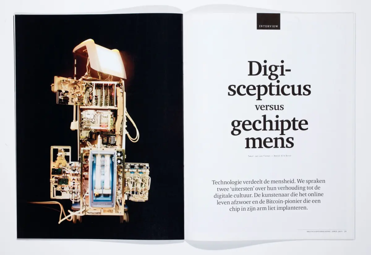 Magazine spread: left page shows an exposed-electronics robot; right page features large headline 'Digi-scepticus versus gechipte mens'.
