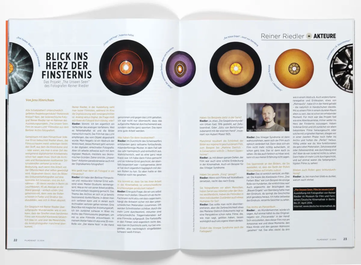 Two-page magazine spread: six colorful vinyl records aligned across the top, bold German headline about Reiner Riedler's project, column text.